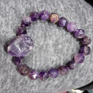 Hand Crafted Purple Amethyst With A Raw Stone Stretched Bracelet